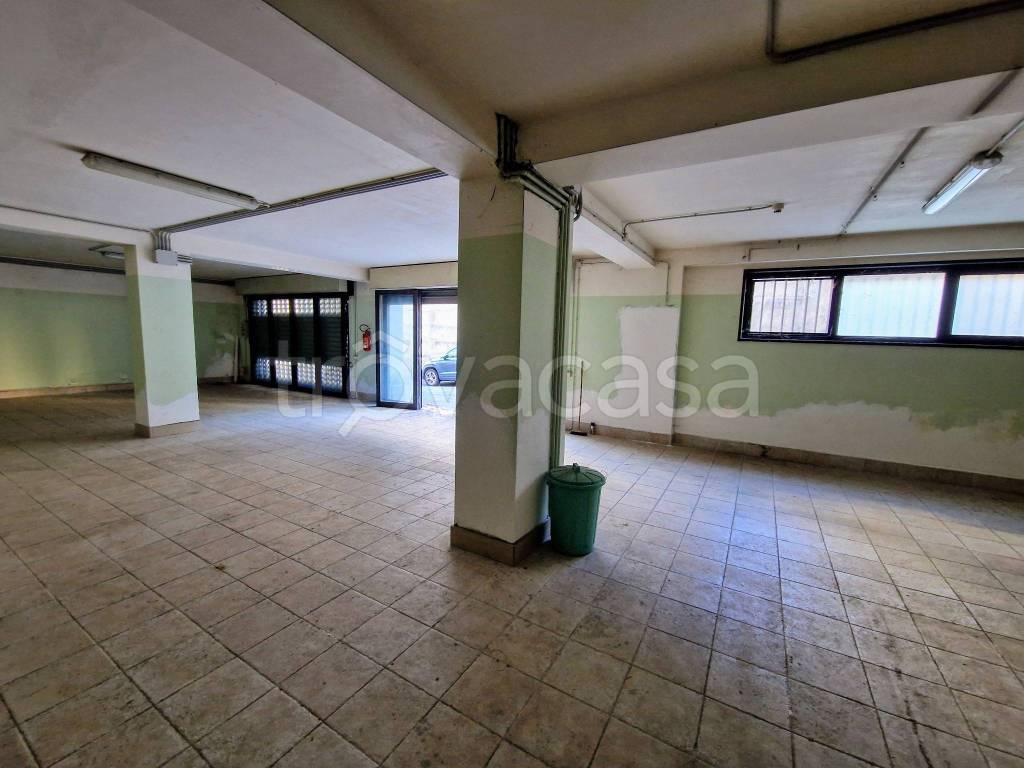 locale commerciale in vendita a Giarre