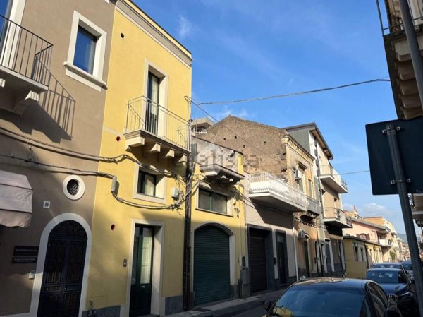 pentavano in vendita a Giarre