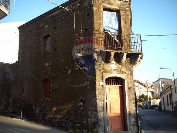 casa indipendente in vendita a Giarre in zona San Giovanni Montebello