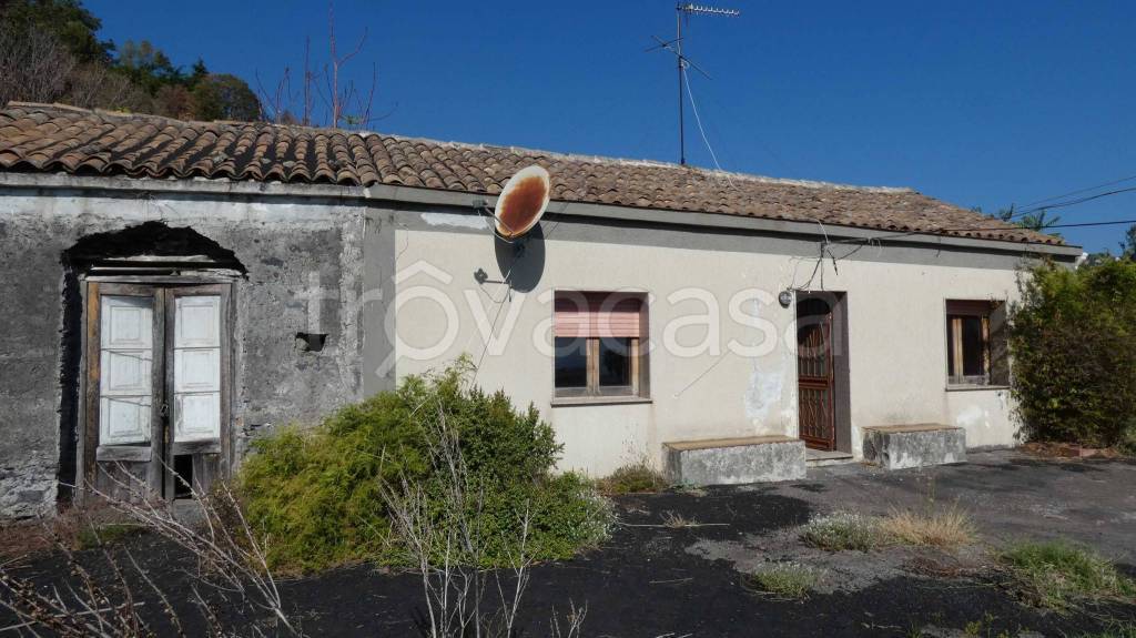 casa indipendente in vendita a Giarre in zona Macchia