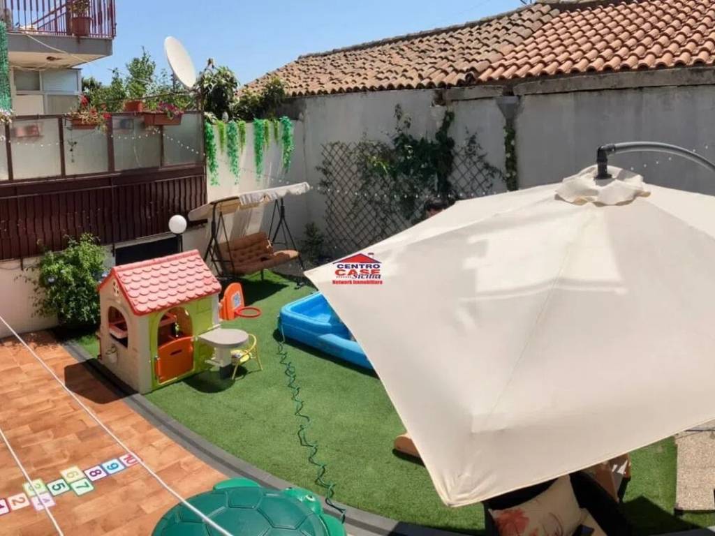 appartamento in vendita a Giarre in zona Macchia