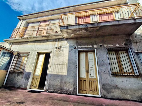 casa indipendente in vendita a Giarre in zona San Giovanni Montebello