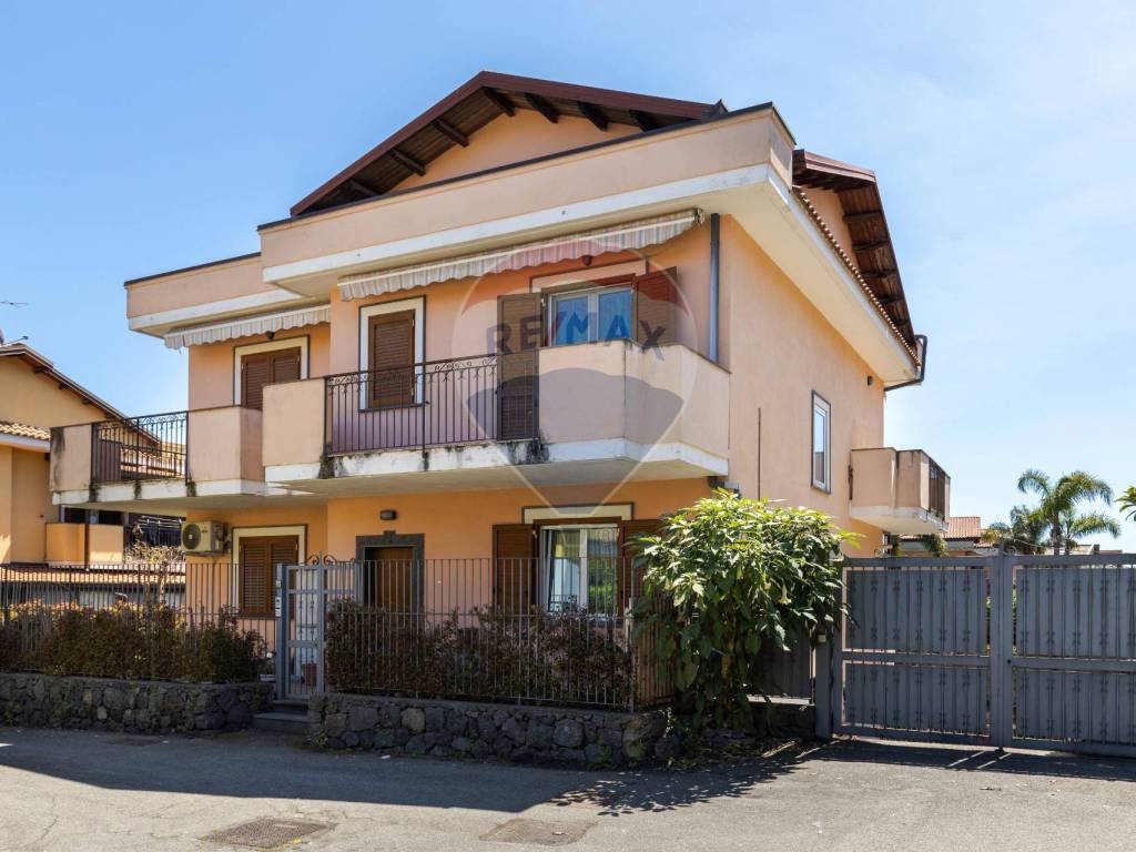 casa indipendente in vendita a Giarre