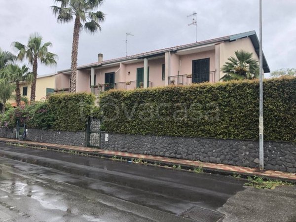 casa indipendente in vendita a Giarre