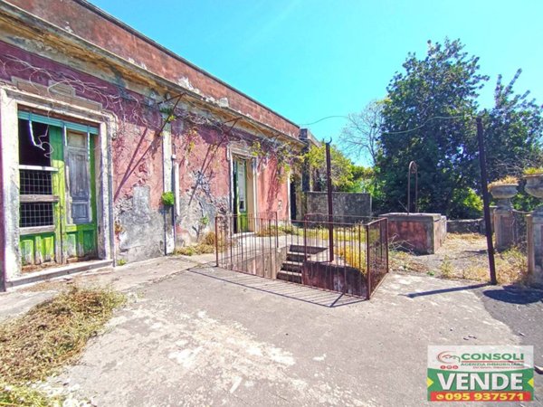 quadrivano in vendita a Giarre in zona Macchia