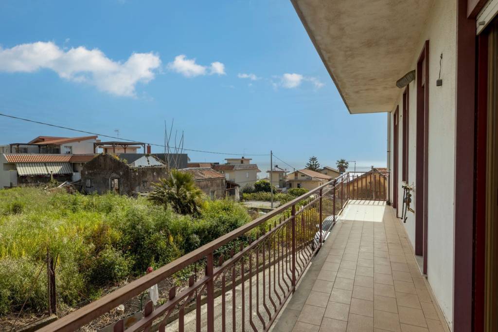 appartamento in vendita a Giarre in zona San Giovanni Montebello