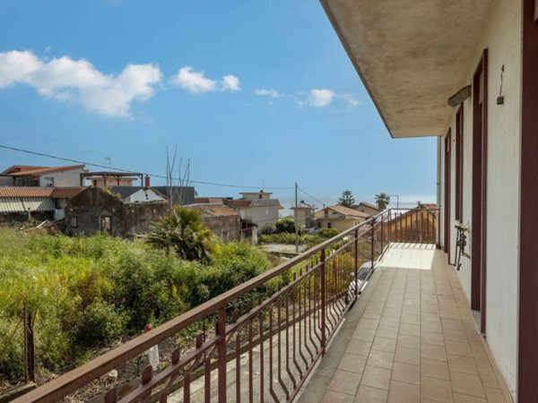 appartamento in vendita a Giarre in zona San Giovanni Montebello