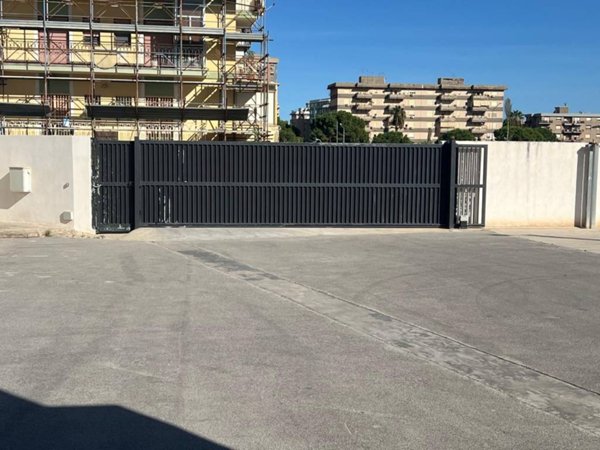 negozio in vendita a Giarre in zona Altarello