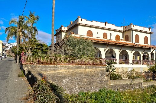 casa indipendente in vendita a Giarre in zona San Giovanni Montebello