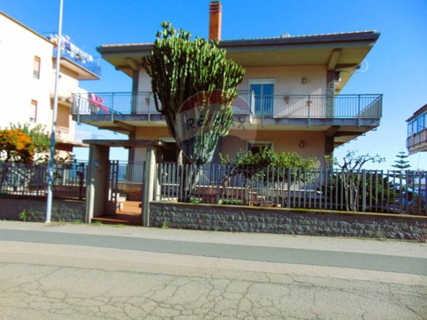 casa indipendente in vendita a Giarre in zona San Giovanni Montebello