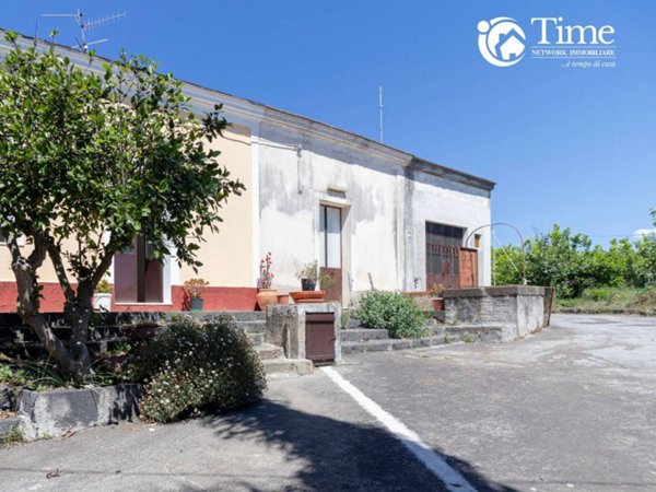appartamento in vendita a Giarre in zona Carruba