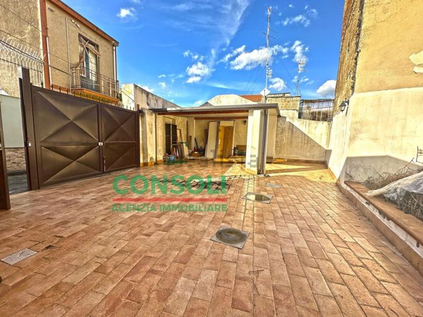 casa indipendente in vendita a Giarre in zona Macchia