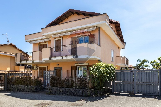 casa indipendente in vendita a Giarre