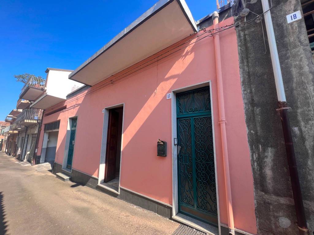 casa indipendente in vendita a Giarre