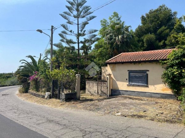 casa indipendente in vendita a Giarre in zona Macchia