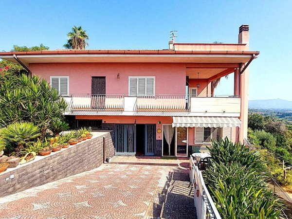 casa indipendente in vendita a Giarre