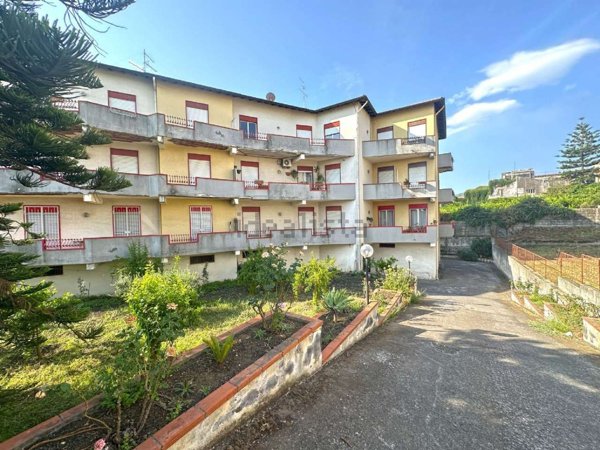 appartamento in vendita a Giarre in zona San Giovanni Montebello