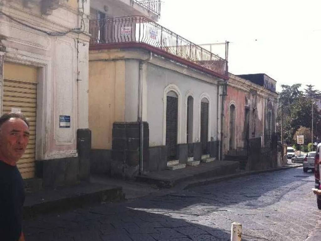 intera palazzina in vendita a Giarre in zona Macchia