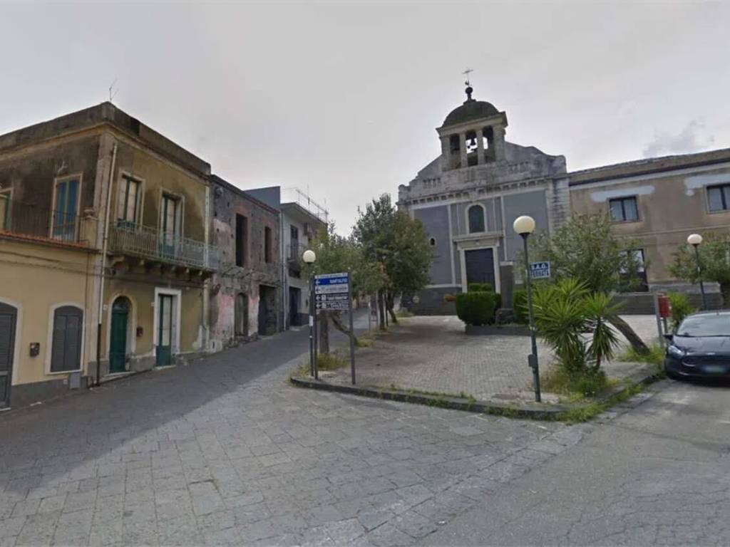 intera palazzina in vendita a Giarre in zona San Giovanni Montebello