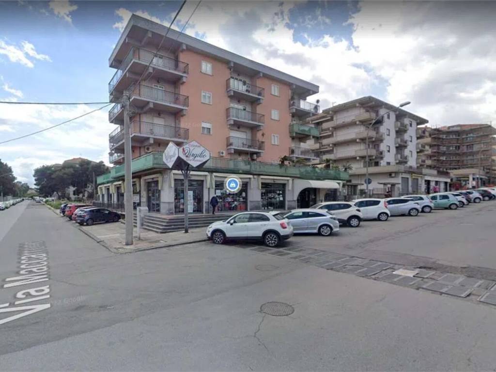 locale commerciale in vendita a Giarre