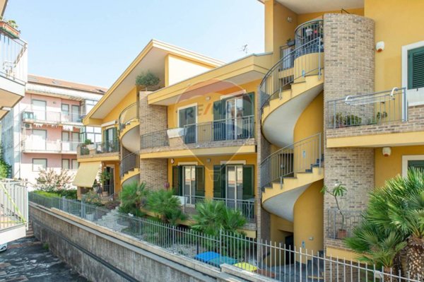 appartamento in vendita a Giarre in zona Macchia