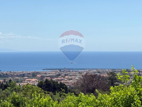 pentavano in vendita a Giarre