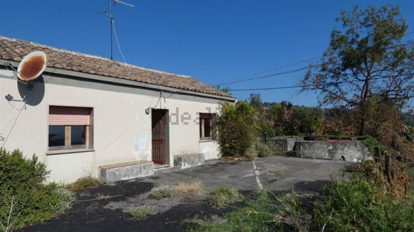 casa indipendente in vendita a Giarre in zona Macchia