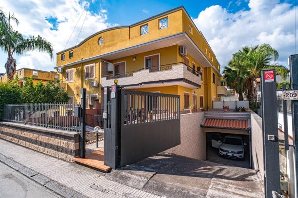 casa indipendente in vendita a Giarre