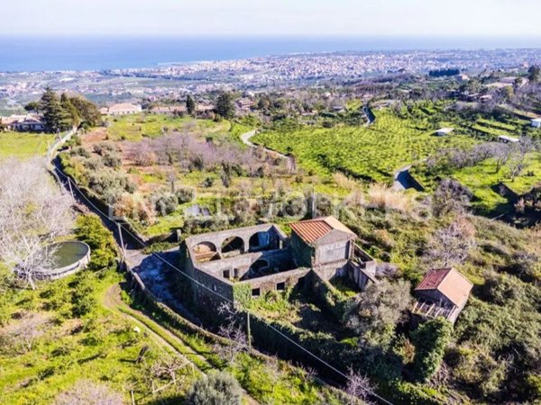 pentavano in vendita a Giarre in zona Macchia