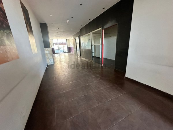 locale commerciale in vendita a Giarre