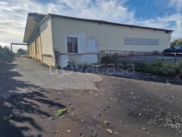 locale commerciale in vendita a Giarre