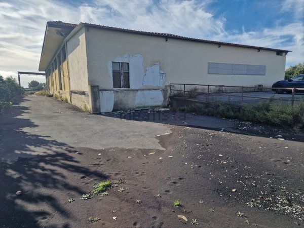 capannone in vendita a Giarre