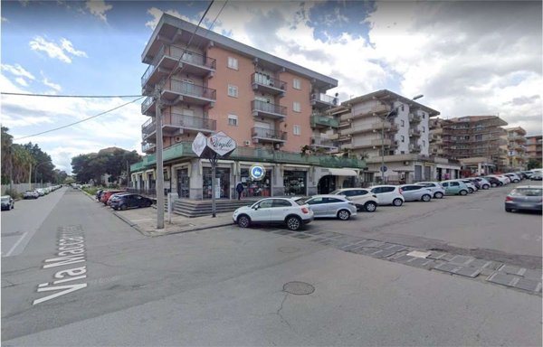 locale di sgombero in vendita a Giarre