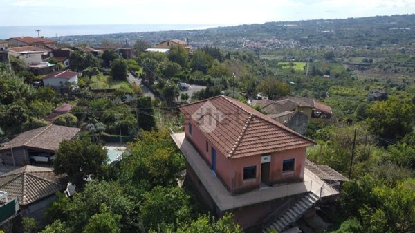 pentavano in vendita a Giarre