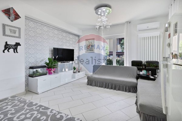 casa indipendente in vendita a Giarre