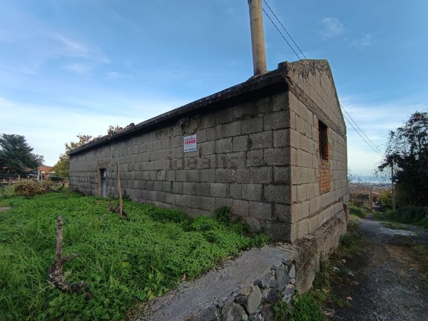 locale di sgombero in vendita a Giarre in zona San Giovanni Montebello