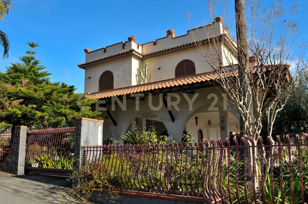 casa indipendente in vendita a Giarre in zona San Giovanni Montebello