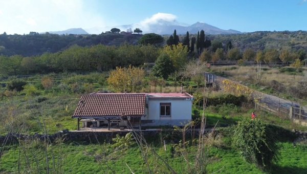 casa indipendente in vendita a Giarre
