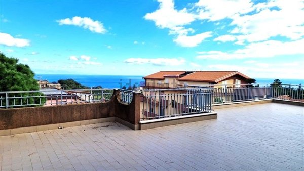 appartamento in vendita a Giarre in zona San Giovanni Montebello