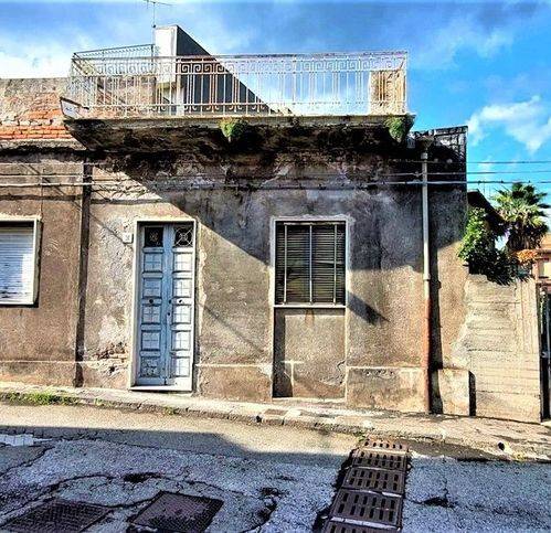 casa indipendente in vendita a Giarre