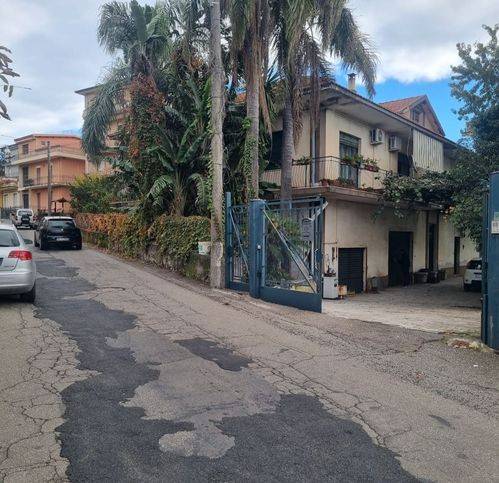 casa indipendente in vendita a Giarre in zona San Giovanni Montebello