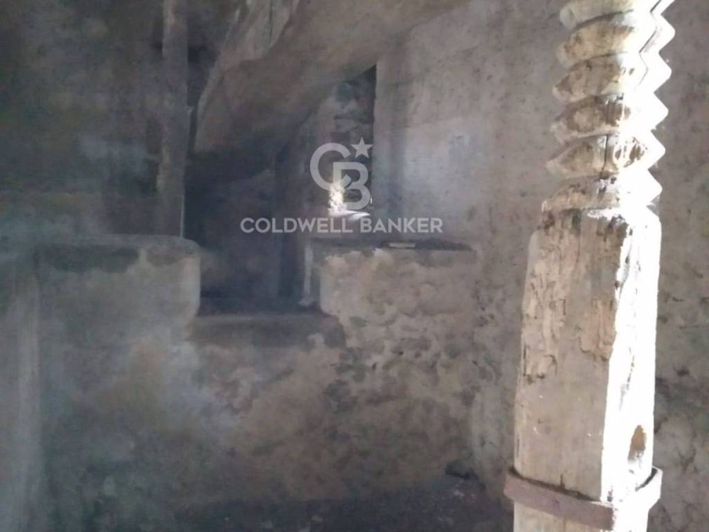 locale commerciale in vendita a Giarre in zona San Giovanni Montebello