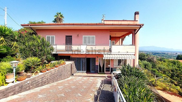 casa indipendente in vendita a Giarre