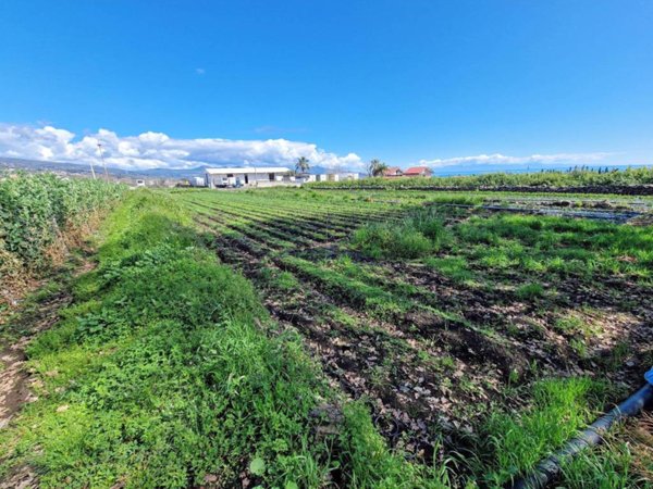 terreno in vendita a Giarre in zona Trepunti