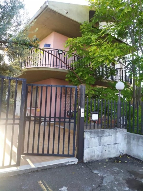 casa indipendente in vendita a Giarre