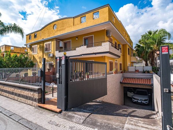 casa indipendente in vendita a Giarre