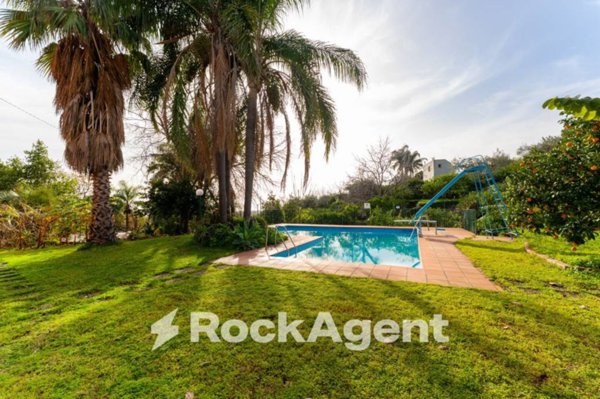 casa indipendente in vendita a Giarre