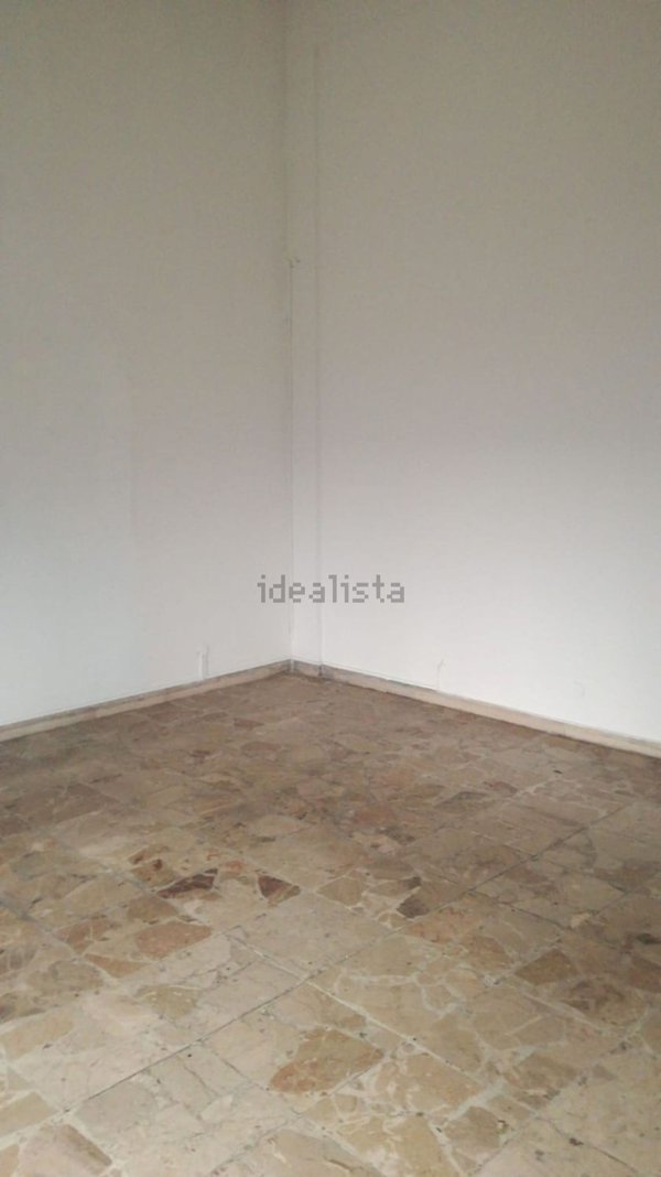 locale commerciale in vendita a Giarre