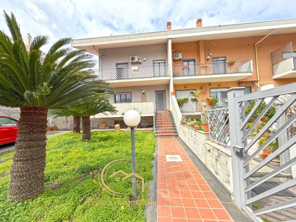 casa indipendente in vendita a Giarre