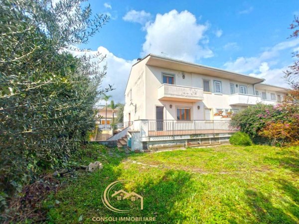 casa indipendente in vendita a Giarre